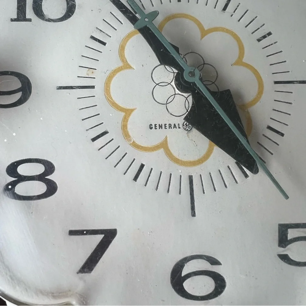 Vintage 1950's GE Electric Wall Clock, Daisy Flower, Novelty, Midcentury Decor